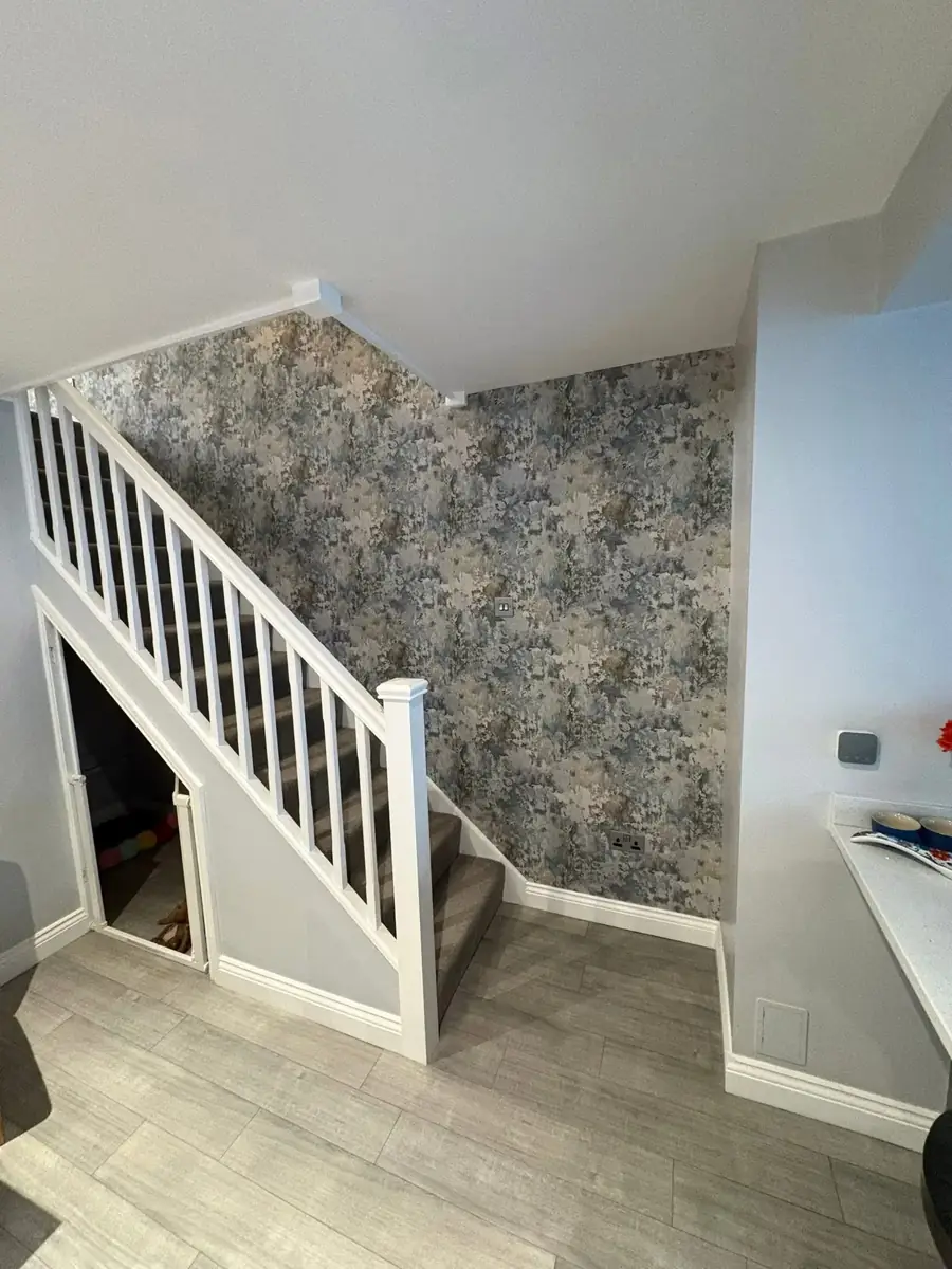 Wallpapered stairwell landing — Hereford project, photo 2