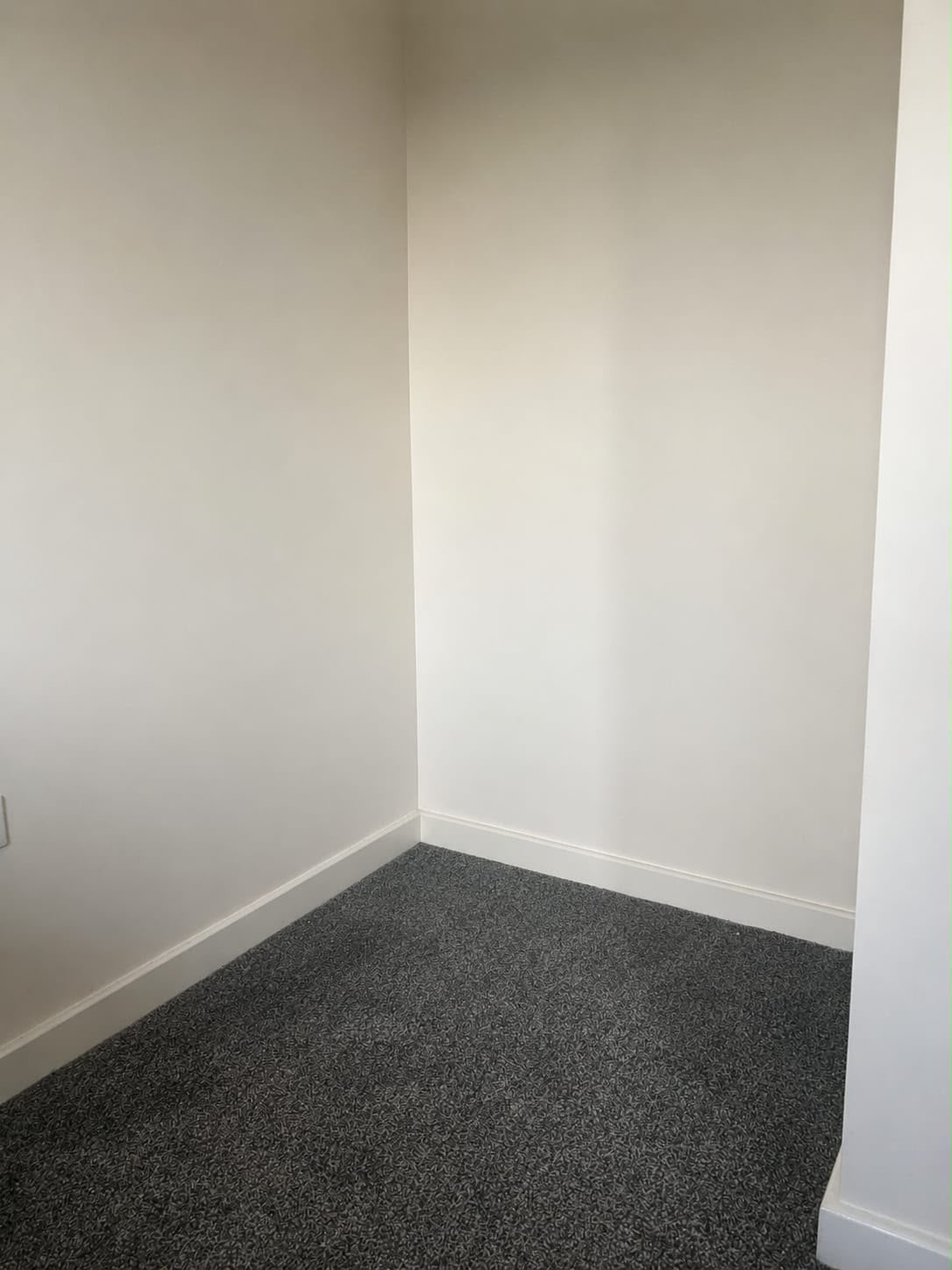 Fitted alcove wardrobe with shelving — Hereford project, photo 1
