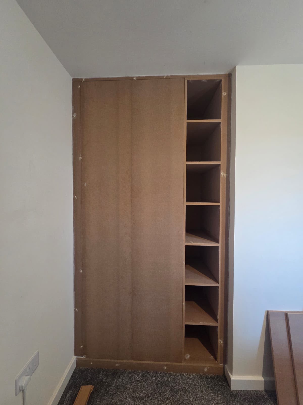 Fitted alcove wardrobe with shelving — Hereford project, photo 3